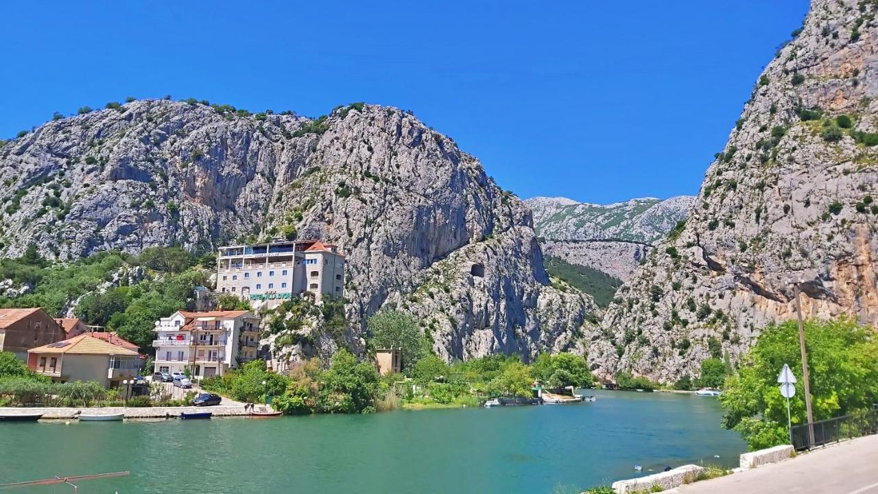 Apartment Mandic أوميس المظهر الخارجي الصورة