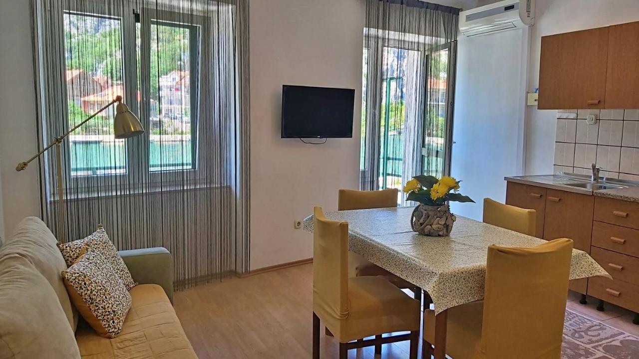 Apartment Mandic أوميس المظهر الخارجي الصورة