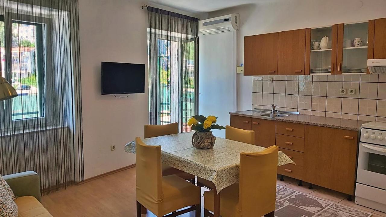 Apartment Mandic أوميس المظهر الخارجي الصورة