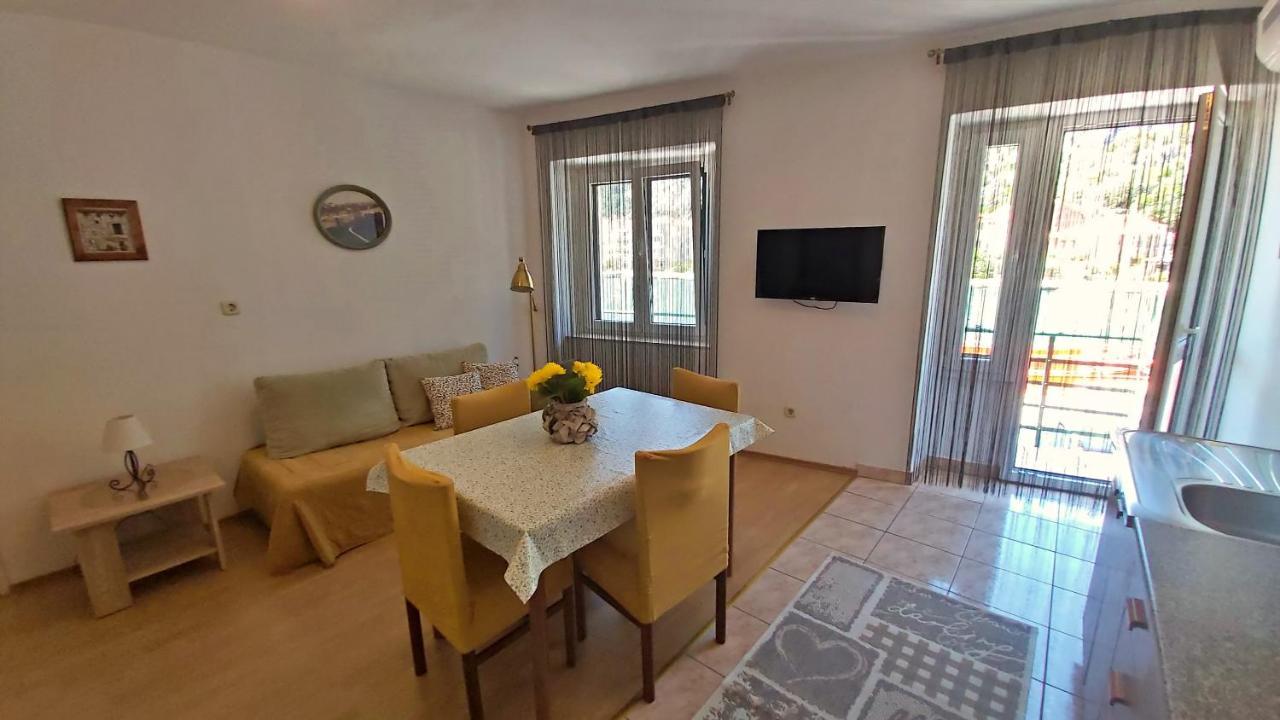 Apartment Mandic أوميس المظهر الخارجي الصورة