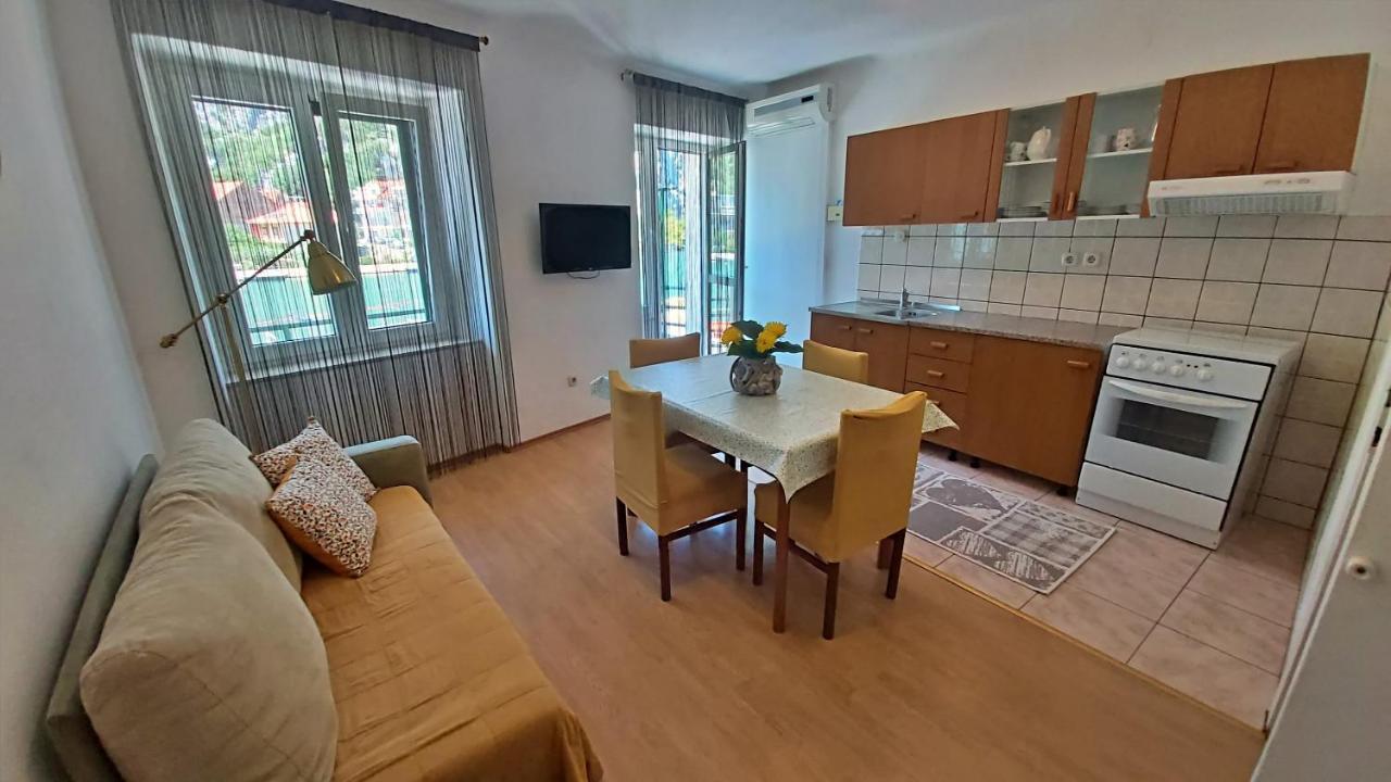 Apartment Mandic أوميس المظهر الخارجي الصورة