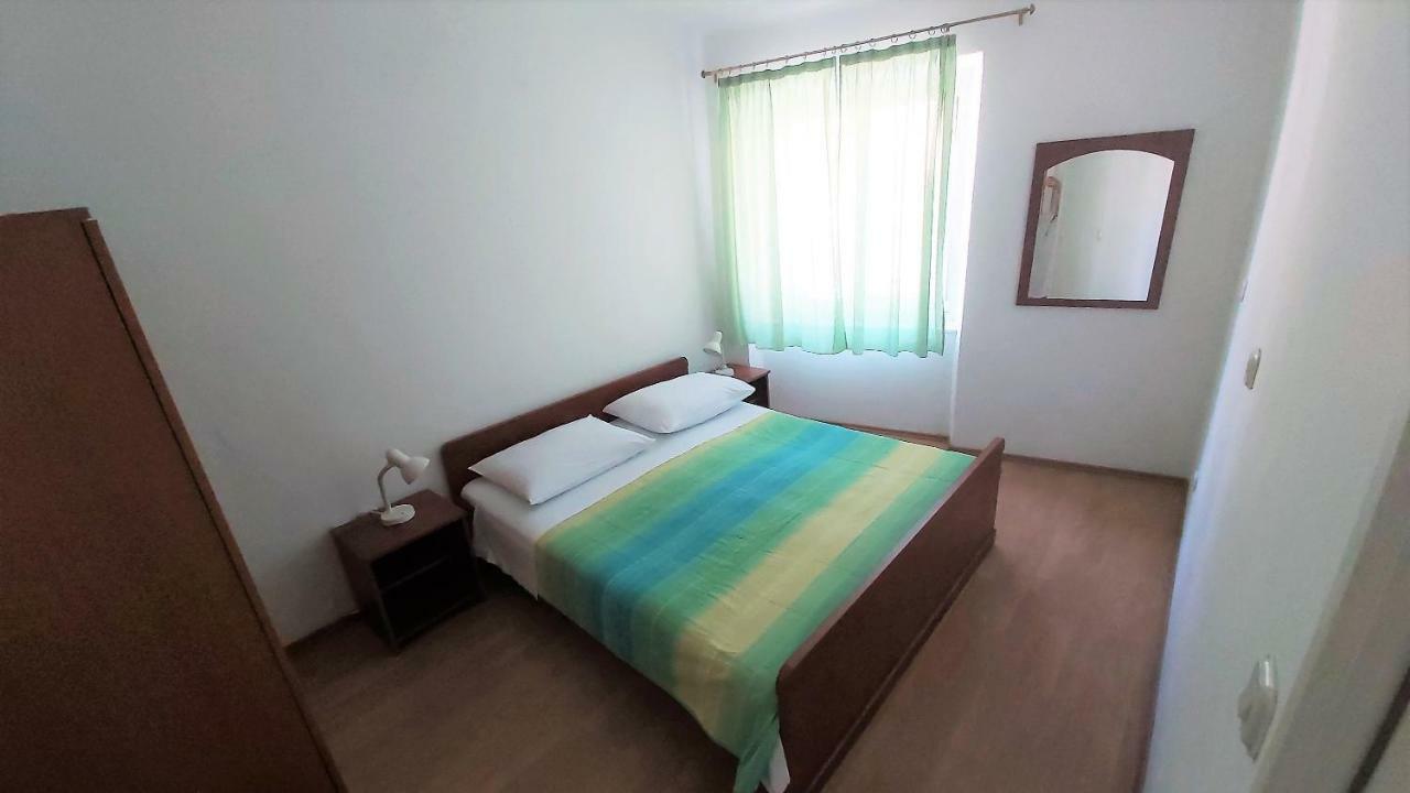 Apartment Mandic أوميس المظهر الخارجي الصورة
